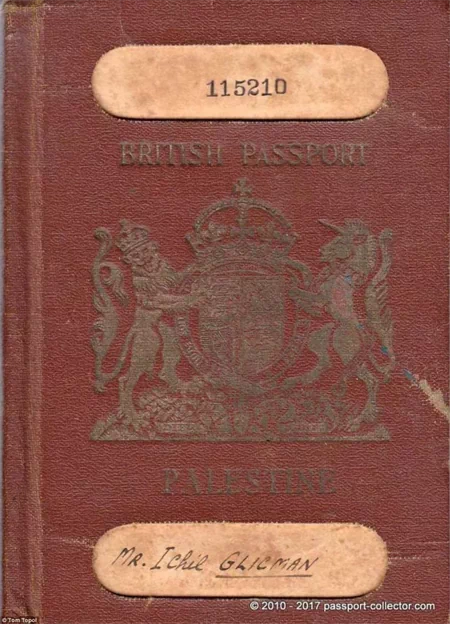 오늘날 해외 국가를 입국하는 데 있어서 필수품이 된 것이 여권(旅券, Passport)이다. 특히 인물을 식별하기 위해 사진을 사용하게 된 것은 1876년 필라델피아 박람회에서 처음으로 제시되었다. 당시만 해도 사진은 사람을 한눈에 식별할 수 있는 최첨단 기술이었기에 이는 거부할 수 없는 획기적인 아이디어였다. 17