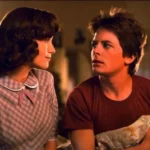 ▲ 촬영 전 머리를 만지는 마이클 J. 폭스(Michael J. Fox) ▲ 영화의 명장면으로 꼽히는 광장의 시계 세트 ▲ 전설이 된 드로리안 DMC-12(DeLorean DMC-12) ▲ 아들(마티)에게 관심을 보이는 엄마 로레인(리 톰슨)을 보고 놀라는 브라운 박사 ▲ 브라운 박사(크리스토퍼 로이드)와 마티 맥플라이(마이클 J. 폭스) ▲ 브라운 박사의 첫 번째 타임머신 실험 ▲ 실험에 성공한 브라운 박사와 마티 ▲ 타임머신으로 현재로 돌아가야 하는 마티의 절박함 ▲ 기타를 연주하는 마티 맥플라이 ▲ 마티의 엄마를 위협하는 악역 비프(토머스 F. 윌슨) ▲ 엄마의 가족(외할아버지) 저녁식사에 앉은 마티 ▲ 아빠를 위협하는 비프를 바라보는 마티 ▲ 엄마의 학교를 방문하는 장면을 촬영하는 모습 ▲ 브라운 박사의 애견 아인슈타인의 대역 ▲ 아빠 조지(크리스핀 글로버)를 각성시키는 마티 ▲ 실신했다가 엄마의 침대에서 일어난 마티 ▲ 얼어붙은 타임머신 드로리안을 발로 차는 브라운 박사 ▲ 주인공 마티 맥플라이 부모님들의 키스 장면 ▲ 미래로 가는 장면을 촬영하기 직전의 모습 ▲ 드로리안이 하늘을 나는 장면을 촬영하는 모습 ▲ 합성 장면을 촬영하는 브라운 박사와 마티 ▲ 미래에 온 드로리안 DMC-12 ▲ 시리즈 마지막 편에서 서부의 거리를 달리는 드로리안 DMC-12 37