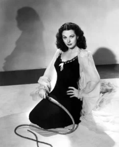 ■ 헤디 라마르(Hedy Lamarr, 1914~2000) <p>■ 릴리 팔머(Lilli Palmer, 1914~1986) <p>■ 마이야 플리세츠카야(Maya Plisetskaya, 1925~2015) <p>■ 엘리나 비스트리스카야(Elina Bystritskaya, 1928~2019) <p>■ 엘리자베스 테일러(Elizabeth Taylor, 1932~2011) <p>■ 타마르 그베르드치텔리(Tamara Gverdtsiteli, 1962년생) <p>■ 레이첼 와이즈(Rachel Weisz, 1970년생) <p>■ 위노나 라이더(Winona Ryder, 1971년생) <p>■ 기네스 팰트로(Gwyneth Paltrow, 1972년생) <p>■ 엘리자베스 뱅크스(Elizabeth Banks, 1974년생) <p>■ 미아 커슈너(Mia Kirshner, 1975년생) <p>■ 케이트 허드슨(Kate Hudson, 1979년생) <p>■ 에바 그린(Eva Green, 1980년생) <p>■ 나탈리 포트만(Natalie Portman, 1981년생) <p>■ 앨리슨 브리(Alison Brie, 1982년생) <p>■ 알로나 탈(Alona Tal, 1983년생) <p>■ 멜라니 로랑(Melanie Laurent, 1983년생) <p>■ 밀라 쿠니스(Mila Kunis, 1983년생) <p>■ 스칼렛 요한슨(Scarlett Johansson, 1984년생) <p>■ 애슐리 티스데일(Ashley Tisdale, 1985년생) <p>■ 미셸 트랙턴버그(Michelle Trachtenberg, 1985년생) <p>■ 갤 가돗(Gal Gadot, 1985년생) <p>■ 캣 데닝스(Kat Dennings, 1986년생) <p>■ 에미 로섬(Emmy Rossum, 1986년생) <p>■ 조이 크래비츠(Zoe Kravitz, 1988년생) 3