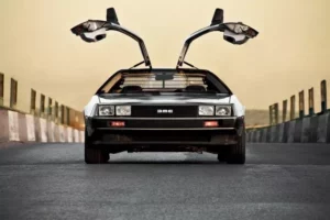 영화 '백 투 더 퓨처(Back to the Future)'에서 타임머신으로 활약했던 드로리안 DMC-12(DeLorean DMC-12)의 후속작이 예고되었다. 7