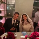 완벽한 글래머 몸매로 큰 인기를 얻고 있는 켈리 브룩(Kelly Brook)이 오랜 친구인 복서출신 모델 제레미 파리지(Jeremy Parisi)와 이탈리아에서 비밀리에 결혼식을 올렸다. 7