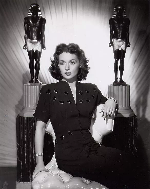 ■ 헤디 라마르(Hedy Lamarr, 1914~2000) <p>■ 릴리 팔머(Lilli Palmer, 1914~1986) <p>■ 마이야 플리세츠카야(Maya Plisetskaya, 1925~2015) <p>■ 엘리나 비스트리스카야(Elina Bystritskaya, 1928~2019) <p>■ 엘리자베스 테일러(Elizabeth Taylor, 1932~2011) <p>■ 타마르 그베르드치텔리(Tamara Gverdtsiteli, 1962년생) <p>■ 레이첼 와이즈(Rachel Weisz, 1970년생) <p>■ 위노나 라이더(Winona Ryder, 1971년생) <p>■ 기네스 팰트로(Gwyneth Paltrow, 1972년생) <p>■ 엘리자베스 뱅크스(Elizabeth Banks, 1974년생) <p>■ 미아 커슈너(Mia Kirshner, 1975년생) <p>■ 케이트 허드슨(Kate Hudson, 1979년생) <p>■ 에바 그린(Eva Green, 1980년생) <p>■ 나탈리 포트만(Natalie Portman, 1981년생) <p>■ 앨리슨 브리(Alison Brie, 1982년생) <p>■ 알로나 탈(Alona Tal, 1983년생) <p>■ 멜라니 로랑(Melanie Laurent, 1983년생) <p>■ 밀라 쿠니스(Mila Kunis, 1983년생) <p>■ 스칼렛 요한슨(Scarlett Johansson, 1984년생) <p>■ 애슐리 티스데일(Ashley Tisdale, 1985년생) <p>■ 미셸 트랙턴버그(Michelle Trachtenberg, 1985년생) <p>■ 갤 가돗(Gal Gadot, 1985년생) <p>■ 캣 데닝스(Kat Dennings, 1986년생) <p>■ 에미 로섬(Emmy Rossum, 1986년생) <p>■ 조이 크래비츠(Zoe Kravitz, 1988년생) 3