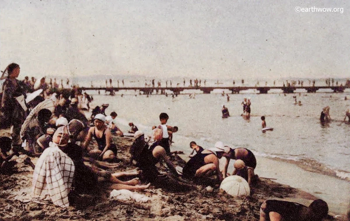 1930년대, 원산 송도원해수욕장의 여성 피서객