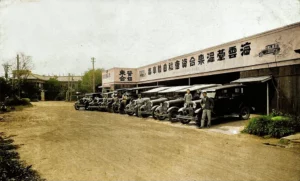 부산의 해운대는 예부터 수려한 풍경으로 관광지로 명성을 누려왔다. 1928년에는 경성의 부호 아라이 하치타로(荒井初太郎), 츠치야 덴사쿠(土屋要作), 김화수(金化壽) 3명이 합자회사를 조직하여 해운대온천을 요양과 유흥을 즐길 수 있는 곳으로 개발하기 시작했다. 3