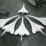 1986년 1월 21일, 런던 히스로 공항에서 영국항공(British Airways)이 보유한 초음속 여객기 '콩코드(Concorde)' 6대가 정렬하고 있다. 이날은 1976년 1월 21일에 첫 비행을 시작한 콩코드 여객기의 10주년이었다. 17