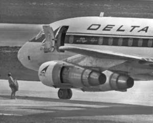 1972년 7월 31일, 미국 디트로이트~마이애미 노선을 운항하는 델타항공(Delta Air Lines) 841편이 5인의 흑인해방군(Black Liberation Army, BLA)에 의해 이륙 직후 납치되는 상황이 발생했다. 당시 델타항공 841편에는 94명의 승객과 7명의 승무원들이 탑승하고 있었다. 15