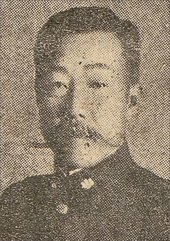 이진호(李軫鎬, 1867~1946)는 아관파천 당시에는 일본 측에 붙었다가 친일내각이 무너지면서 망명해야 했지만, 대한제국 군대해산 직후 10년 만에 귀국하여 일제가 패망할 때까지 화려한 꽃길을 걸었다. 1