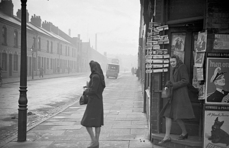 이에 잡지 픽쳐 포스트(Picture Post)의 편집부는 1948년 11월 27일, 사진작가 버트 하디(Bert Hardy, 1913~1995)를 현지에 파견해 소문의 진위를 확인하기로 결정했다. 3