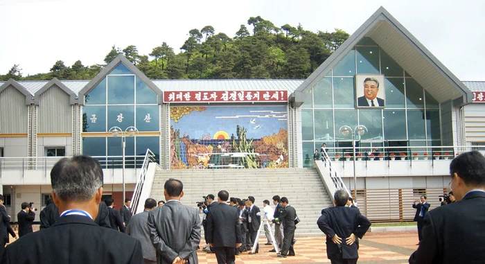 일제시대에 기차로 금강산 유람을 가는 방법은 두 가지가 있었다. 5