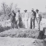 1920년, 호바 웨스트(Hoba West) 농장에서 황소와 함께 밭을 갈던 농부 쟈코버스 허머너스 브리츠(Jacobus Hermanus Brits)씨는 쟁기에 금속이 부딪치는 소리를 들었고, 평범하지 않은 바위가 나타났다는 소문을 들은 과학자들이 직접 확인하고 운석임을 식별해냈다. 그리고 농장의 이름을 따 '호바 운석(Hoba meteorite)'이라는 명칭을 붙이게 되었다. 9