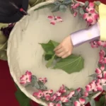 아래는 조선 최후의 왕비이자 대한제국의 마지막 황후인 순정효황후 윤씨(純貞孝皇后 尹氏, 1894~1966)의 실제 친잠례를 담은 몇 안 되는 사진이다. 9