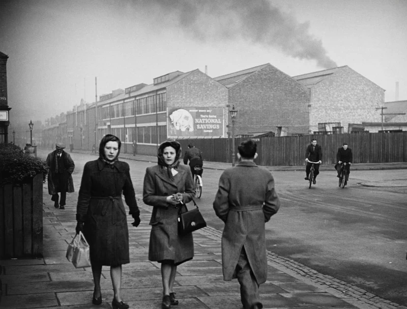 이에 잡지 픽쳐 포스트(Picture Post)의 편집부는 1948년 11월 27일, 사진작가 버트 하디(Bert Hardy, 1913~1995)를 현지에 파견해 소문의 진위를 확인하기로 결정했다. 9