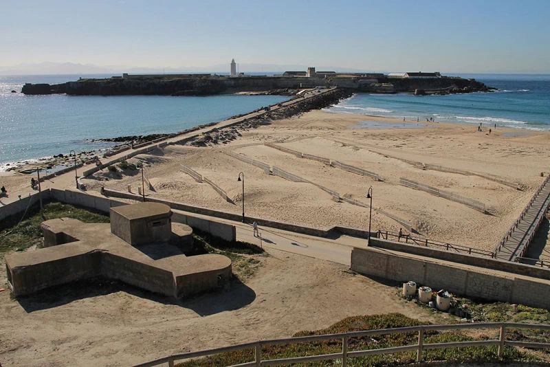 서유럽 이베리아 반도 남부 타리파(Tarifa) 시 근교에 위치한 타리파 섬(Isla de Tarifa, 라스팔로마 섬이라고도 함)은 유럽의 최남단에 위치해 있다. 9