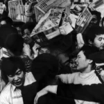 1973년 11월 2일, 일본 각지의 슈퍼마켓에 주부들이 몰려들어 화장지가 품절되는 이상사태가 발생했다. 이를 '1973년의 화장지 소동'이라 부른다. 15