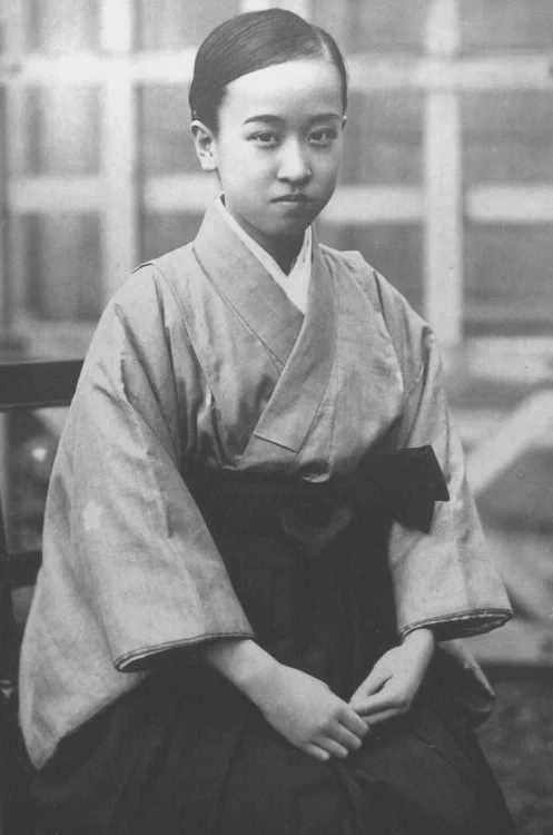 덕혜옹주(德惠翁主·1912~1989): 1912년 5월 25일, 조선 제26대 왕인 고종의 딸로 태어났으며 친모는 복녕당(福寧堂) 귀인 양씨 양춘기(梁春基)이다. 15