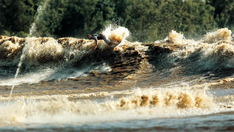 아마존강(Rio Amazonas)은 길이는 나일강에 이어 두 번째이지만 유역면적과 유량으로 세계 최대를 자랑하는 곳이다. 17