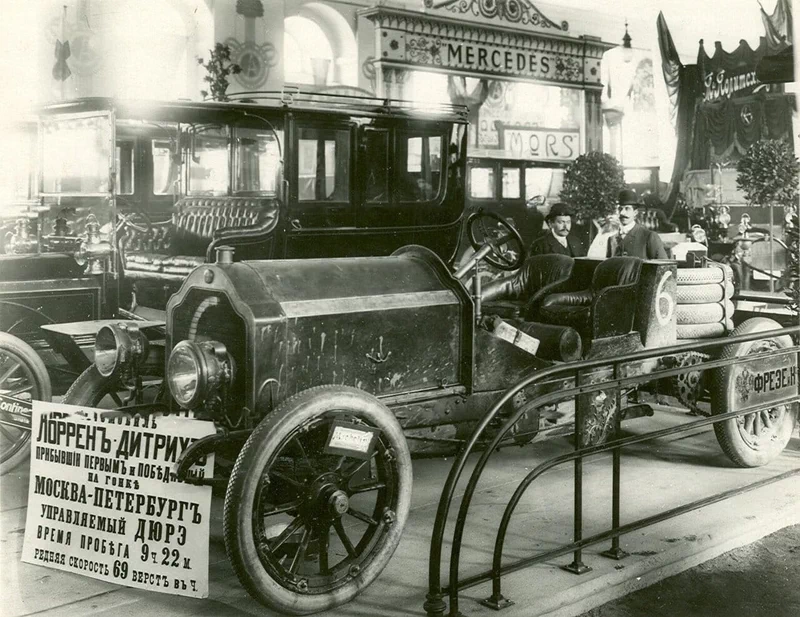 1902년 창설된 러시아제국 자동차협회(Imperial Russian Automobile Society)는 1907년 5월 러시아 최초의 모터쇼를 위해 상트페테르부르크의 미하일롭스키 마네주(Mikhailovsky Manege)를 임대했다. 31