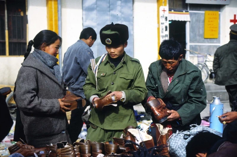 1991년, 그녀가 발걸음을 옮긴 곳은 당시 외국 언론이 쉽게 발을 들여놓기 힘들었던 티베트의 수도 라싸(拉萨)였다. 39