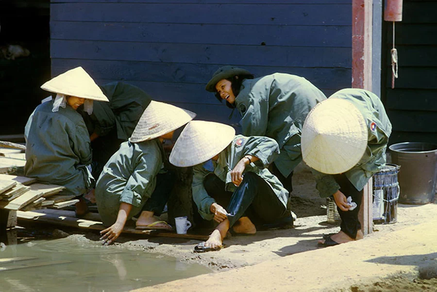 베트남 공화국(월남)의 수도였던 사이공(Sài Gòn, 柴棍)은 1975년 4월 30일 북베트남군에 함락됨에 따라 호찌민시(Ho Chi Minh City)로 변경되어 오늘날에 이른다. 3