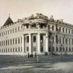 1917년, 러시아 2월 혁명으로 로마노프 왕조가 붕괴되고 '최후의 차르' 니콜라이 2세가 폐위되며 러시아제국은 역사 속으로 사라졌다. 7