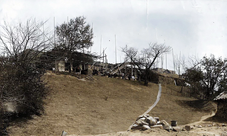 1896년 발생한 아관파천을 주도해 조선에 친 러시아 정권을 세우는 데 성공했으며, 러시아로 돌아갔다가 러일전쟁 직전에 다시 입국해 고종을 만나기도 했다. 조선에 대한 애정은 매우 컸던지 말년에 독일 드레스덴 근교 라데보일(Radebeul)에 '꼬레야(Корея)'라는 이름을 붙인 별장을 짓고 살았던 것으로 전해진다. 21