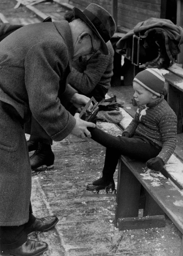 아래는 1939년 에리히 엥겔 감독이 촬영한 2차 대전 개전 전후의 독일이다. 39