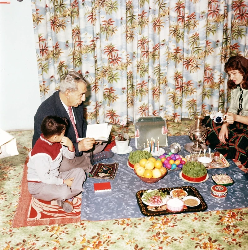 이란은 지금도 페르시안 카펫(Persian Carpet)으로 유명하지만 술탄나바드는 19세기 이후 '이란 카펫의 중심지'로 불리어온 이란의 산업수도이다.(관련 글: 세계에서 가장 큰 카펫) 39