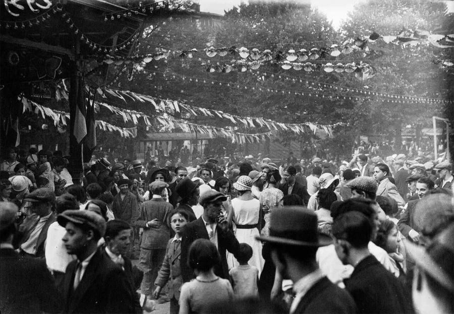 '바스티유 데이(Bastille Day)'는 프랑스의 국경일로 혁명기념일(Fête nationale française)이라고도 불린다. 이 기념일은 혁명의 단초가 된 1789년 7월 14일 바스티유 감옥 습격과 함께 프랑스혁명과 통일의 의미를 함께담은 1주년 기념행사가 시초였다. 47