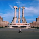 그는 세계 각지를 다니며 자연재해와 사회문제를 다루었으며 결과물을 아시아의 주요 잡지에 기고하고 있다. 2005년에는 사진 촬영이 금지된 땅으로 불리는 북한을 방문해 기록을 남겼다. 9