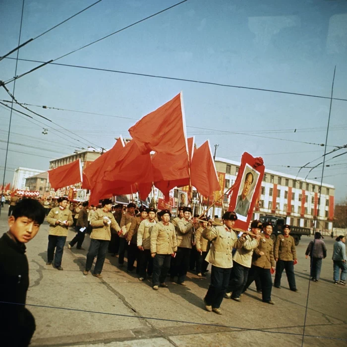 1966년부터 1976년까지 10년 동안 중국을 휩쓴 무산계급 문화대혁명(文化大革命)은 '수정주의를 타파하자'는 기치 아래 온갖 전통과 문화를 숙청하는 전례 없는 파괴운동이 되었다. 9