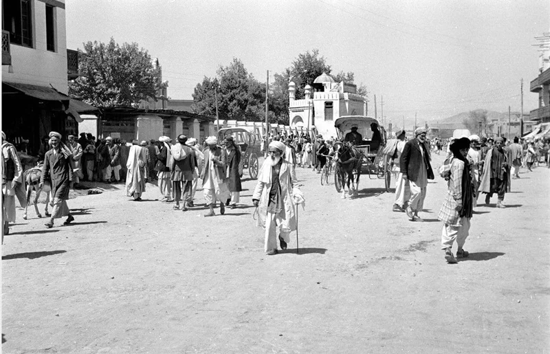 카불(Kabul)은 아프가니스탄의 수도이자 제1의 도시로 해발 1790m의 고지대에 위치해있는 세계에서 가장 높은 수도 중 하나이다. 9