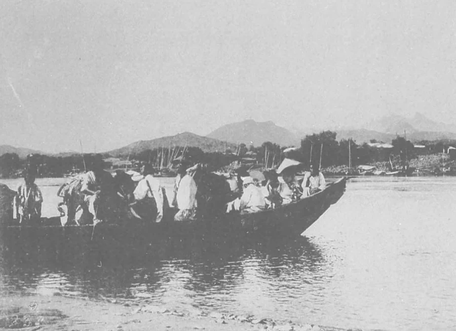 건물의 설계는 러시아의 건축기사 아파나시 세레딘사바틴(Afanasii Ivanovych Seredin-Sabatin, 1860~1921)이 담당하였는데, 그는 러시아 공사관을 설계한 것으로도 유명하다.(관련 글: 러시아 공사가 촬영한 사진 속 공사관 건설모습) 17