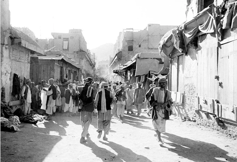 카불(Kabul)은 아프가니스탄의 수도이자 제1의 도시로 해발 1790m의 고지대에 위치해있는 세계에서 가장 높은 수도 중 하나이다. 19