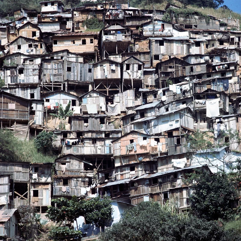 아래는 폴 알마시가 방문한 브라질 리우데자네이루(Rio de Janeiro)의 1980년대 모습이다. 23