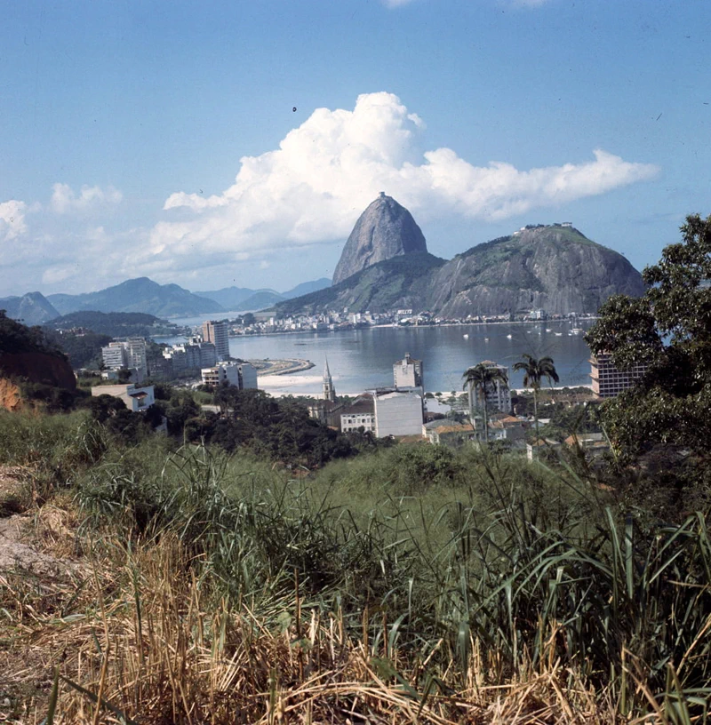 아래는 폴 알마시가 방문한 브라질 리우데자네이루(Rio de Janeiro)의 1980년대 모습이다. 29