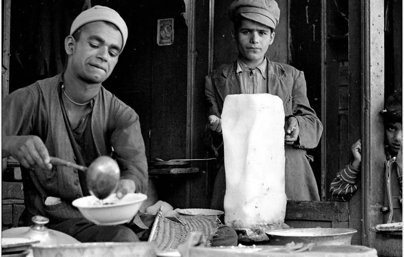 카불(Kabul)은 아프가니스탄의 수도이자 제1의 도시로 해발 1790m의 고지대에 위치해있는 세계에서 가장 높은 수도 중 하나이다. 39