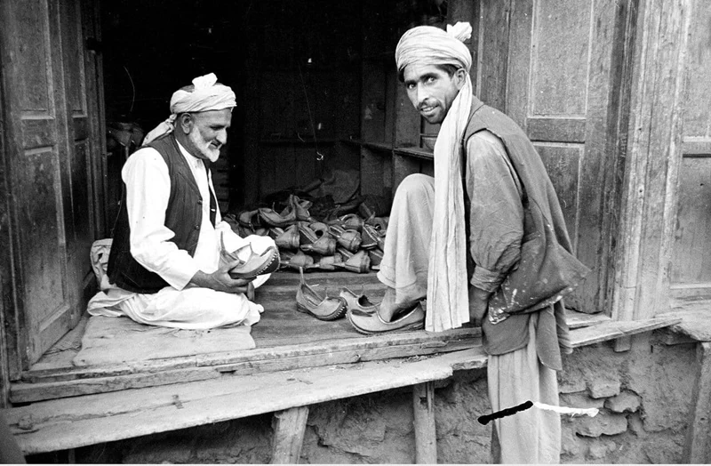 카불(Kabul)은 아프가니스탄의 수도이자 제1의 도시로 해발 1790m의 고지대에 위치해있는 세계에서 가장 높은 수도 중 하나이다. 41