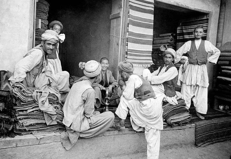 카불(Kabul)은 아프가니스탄의 수도이자 제1의 도시로 해발 1790m의 고지대에 위치해있는 세계에서 가장 높은 수도 중 하나이다. 53