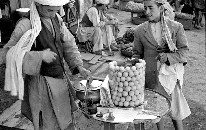 카불(Kabul)은 아프가니스탄의 수도이자 제1의 도시로 해발 1790m의 고지대에 위치해있는 세계에서 가장 높은 수도 중 하나이다. 61