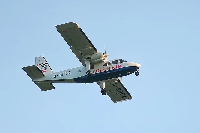 스코틀랜드의 항공사인 로건에어(Loganair)는 1967년 9월부터 고작 2분 남짓의 시간이 소요되는 세계에서 가장 짧은 정기 운항 노선을 운영하고 있다. 7