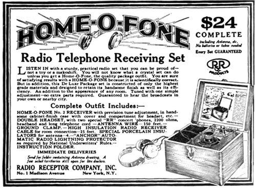 심심치 않게 'World's First Mobile Phone(1922)'이라는 제목과 함께 온라인에 등장하는 단골 사진이 있다. 7