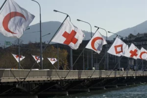 국제적십자운동(International Red Cross and Red Crescent Movement)은 1836년 스위스 출신의 장 앙리 뒤낭(Jean Henri Dunant, 1828~1910)에 의해 창시되었고, 이는 '인도주의 운동' 을 의미한다. 15