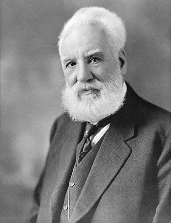 역사상 최초의 전화통화로 남아있는 것은 알렉산더 그레이엄 벨(Alexander Graham Bell)이 그의 조수인 토마스 A. 왓슨(Thomas Augustus Watson)을 그가 발명한 전화를 통해 호출한 것이었다. 5