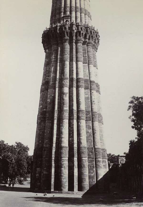 <p>
▲ 1880년대, 인도의 대표적인 건축물 타지마할(ताज महल / Taj Mahal).</p> <p>
▲ 1880년대, 수로 앞에서 촬영한 타지마할. ▲ 1880년대, 근접 촬영한 타지마할. ▲ 1880년대, 타지마할 내부의 석관. 무굴 제국의 황후였던 뭄타즈 마할(Mumtaz Mahal, 1593~1631)의 것으로 5대 황제 샤 자한(Shah Jahan, 1591~1666)은 사랑하는 황후의 영묘로 타지마할을 건설했다.</p> <p>
▲ 1880년대, 인도 봄베이(현재의 뭄바이) 남부에 있는 고대 시바교 사원인 바불나트 사원(Babulnath Temple). 1980년대까지 바불나트 사원은 봄베이에서 가장 높은 구조물이었다. ▲ 1880년대, 봄베이의 공원. 봄베이(Bombay)는 1995년 현재의 명칭인 '뭄바이(Mumbai)'로 변경되었다. ▲ 1880년대, 봄베이(Bombay)의 아름다운 도로. ▲ 1880년대, 봄베이 항구 전경. 뭄바이항은 현재도 인도 해상무역의 70%를 차지하고 있다. ▲ 1880년대, 갠지스 강변에서 본 바라나시(वाराणसी / Varanasi). 당시에는 베나레스(Benares)로 불렸다. ▲ 1880년대, 베나레스(바라나시). 이곳은 힌두교의 최대 성지로 알려져 있다. ▲ 1880년대, 반대쪽에서 본 베나레스(바라나시). ▲ 1880년대, 강변에서 본 힌두교 사원. ▲ 1885년, 거리에서 펌프를 이용해 물주머니를 채우고 있는 남자들. ▲ 1880년대, 인도의 산악지역에 건설된 다르질링 히말라야 철도(Darjeeling Himalayan Railway, DHR). 다르질링 지역의 차를 운송하기 위해 건설되었다. ▲ 1880년대, 숲길을 가로지르는 다르질링 히말라야 철도(Darjeeling Himalayan Railway, DHR). 인도의 산악철도 중 가장 먼저 건설된 것으로 1881년에 개통되었다. ▲ 1880년대, 상공에서 본 다르질링 히말라야 철도(Darjeeling Himalayan Railway, DHR). 인도 산악철도는 1999년 유네스코 세계유산으로 등재되었다. ▲ 1880년대, 인도 델리의 붉은 요새(Red Fort)에 있는 접견실 디완이카스(Diwan-i-Khas). 무굴 제국의 5대 황제 샤 자한(Shah Jahan, 1591~1666)이 궁정을 열거나 국빈을 맞이하기 위해 만들어진 장소였다. ▲ 1890년대, 꾸뜹미나르(Qutub Minar). 1199년에서 1220년 사이에 지어진 것으로 72.5m에 달한다. ▲ 1890년대, 꾸뜹미나르(Qutub Minar)의 전체모습. ▲ 1880년대, 인도 가정의 모습. ▲ 1880년대, 인도 서부에 거주하는 빌족(Bheel) 여성들이 물을 길어가고 있다.</p> <p>
▲ 1880년대, 러크나우(Lucknow)의 레지던시(Residency) 유적. 영국통감부의 거주지였던 곳으로 1857년 세포이항쟁(Indian Rebellion of 1857)이후로 폐허가 되었다. ▲ 1880년대, 러크나우(Lucknow) 레지던시(Residency) 유적의 건물. 폐허가 된 건물들은 현재도 관광명소로 남아있다.</p> <p>
▲ 1880년대, 세포이항쟁으로 파괴된 러크나우(Lucknow)의 18세기 저택 '딜쿠샤 코티(Dilkusha Kothi)'와 아름다운 정원. 서울 행촌동에 있는 앨버트 테일러 가옥 '딜쿠샤(Dilkusha)'가 바로 이곳에서 따온 이름이다.</p> <p>
▲ 1880년대, 러크나우(Lucknow)의 사립학교 라마르티니에르(La Martinière College). 1845년에 설립되었으며 현재도 가장 잘 보존된 영국 식민지시대 건물로 남아있다.</p> <p>
▲ 1880년대, 라호르 요새(Lahore Fort). 현재는 파키스탄에 속해있다. ▲ 1880년대, 라호르(Lahore)의 와지르 칸 모스크(Wazir Khan Mosque). ▲ 1880년대, 마두라이(மதுரை / Madurai)의 스리미낙시 사원(Sri Meenakshi Temple). ▲ 1880년대, 말이 끄는 수레에 탄 남자들. ▲ 1880년대, 봄베이(현재의 뭄바이) 인근 해변. ▲ 1880년대, 아부산(Mount Abu)인근의 나키 호수(Nakki Lake). ▲ 1880년대, 뭄바이 동쪽 엘레판타섬(Elephanta Island)의 힌두교 사원의 조각. ▲ 1880년대, 엘레판타섬(Elephanta Island)의 힌두교 사원. 엘레판타 동굴(Elephanta Caves)은 1987년 유네스코 세계유산으로 등재되었다. ▲ 1880년대, 전통 복장을 입고 춤을 추는 인도의 무희. ▲ 1890년대, 인도 타밀나두주 티루치라팔리(Tiruchirappalli)의 라자 고푸람(Raja Gopuram). ▲ 1890년대, 83m 높이의 바위 위에 지어진 티루치라팔리 바위 요새(Tiruchirappalli Rock Fort). ▲ 1880년대, 인도 거리의 고행자.</p> <p>
▲  1880년대, 우타르프라데시주 파테푸르 시크리(Fatehpur Sikri)의 이슬람 모스크 자마 마스지드(Jama Masjid). 무굴 제국의 황제 악바르(Akbar)가 파테푸르 시크리를 수도로 정하면서 지은 것으로 자마 모스크(Jama Mosque)로도 알려져 있다. ▲ 1880년대, 파테푸르 시크리(Fatehpur Sikri)의 이슬람 모스크 자마 마스지드(Jama Masjid)의 안뜰. 좌측에 있는 건물은 수피교 성인 샤이크 살림 치슈티(Shaikh Salim Chisti, 1480~1572)의 묘소이다. ▲ 1880년대, 파테푸르 시크리(Fatehpur Sikri)의 '승리의 문' 불란드 다르와자(Buland Darwaza). 1575년 무굴 제국의 황제 악바르(Akbar)가 구자라트를 점령한 기념으로 건축하였으며, 자마 마스지드(Jama Masjid)의 남쪽 문 역할을 한다.</p> <p>
▲ 1880년대, 파테푸르 시크리(Fatehpur Sikri)의 판치 마할(Panch Mahal). 무굴 제국의 황제 악바르(Akbar)가 여흥을 위해 사용한 건물로 추정하고 있다.</p> 35