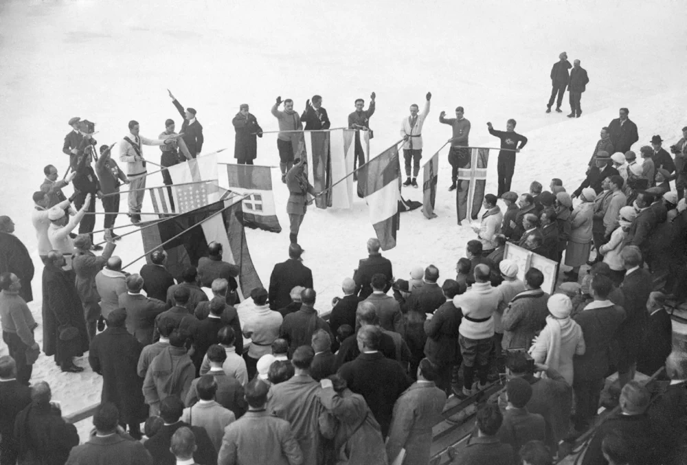 제1회 프랑스 샤모니 동계올림픽(Jeux olympiques d'hiver Chamonix 1924)은 1924년 1월 25일부터 2월 4일까지 개최되었다. 이 대회는 하계 올림픽과 별도로 개최된 최초의 동계올림픽이었으며, 16개국에서 258명의 선수들이 6개 종목에 참가했다. 15