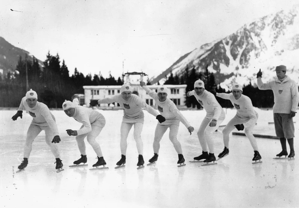 제1회 프랑스 샤모니 동계올림픽(Jeux olympiques d'hiver Chamonix 1924)은 1924년 1월 25일부터 2월 4일까지 개최되었다. 이 대회는 하계 올림픽과 별도로 개최된 최초의 동계올림픽이었으며, 16개국에서 258명의 선수들이 6개 종목에 참가했다. 21