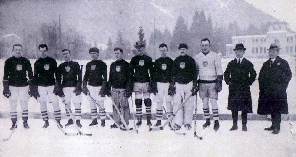 제1회 프랑스 샤모니 동계올림픽(Jeux olympiques d'hiver Chamonix 1924)은 1924년 1월 25일부터 2월 4일까지 개최되었다. 이 대회는 하계 올림픽과 별도로 개최된 최초의 동계올림픽이었으며, 16개국에서 258명의 선수들이 6개 종목에 참가했다. 27