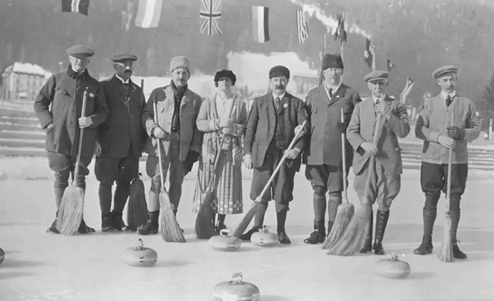 제1회 프랑스 샤모니 동계올림픽(Jeux olympiques d'hiver Chamonix 1924)은 1924년 1월 25일부터 2월 4일까지 개최되었다. 이 대회는 하계 올림픽과 별도로 개최된 최초의 동계올림픽이었으며, 16개국에서 258명의 선수들이 6개 종목에 참가했다. 45