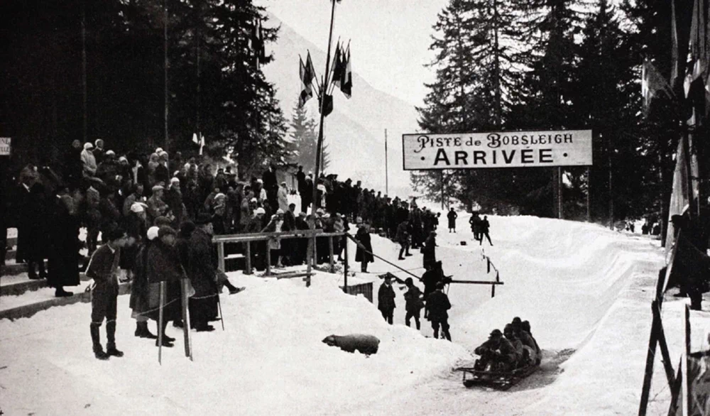 제1회 프랑스 샤모니 동계올림픽(Jeux olympiques d'hiver Chamonix 1924)은 1924년 1월 25일부터 2월 4일까지 개최되었다. 이 대회는 하계 올림픽과 별도로 개최된 최초의 동계올림픽이었으며, 16개국에서 258명의 선수들이 6개 종목에 참가했다. 47