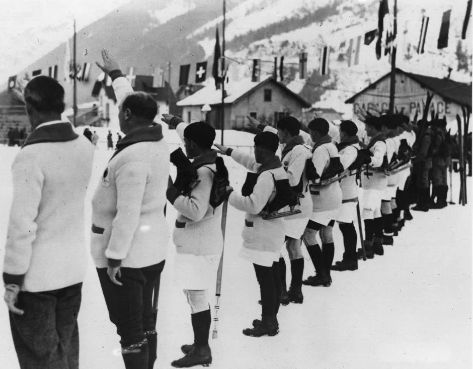 제1회 프랑스 샤모니 동계올림픽(Jeux olympiques d'hiver Chamonix 1924)은 1924년 1월 25일부터 2월 4일까지 개최되었다. 이 대회는 하계 올림픽과 별도로 개최된 최초의 동계올림픽이었으며, 16개국에서 258명의 선수들이 6개 종목에 참가했다. 17